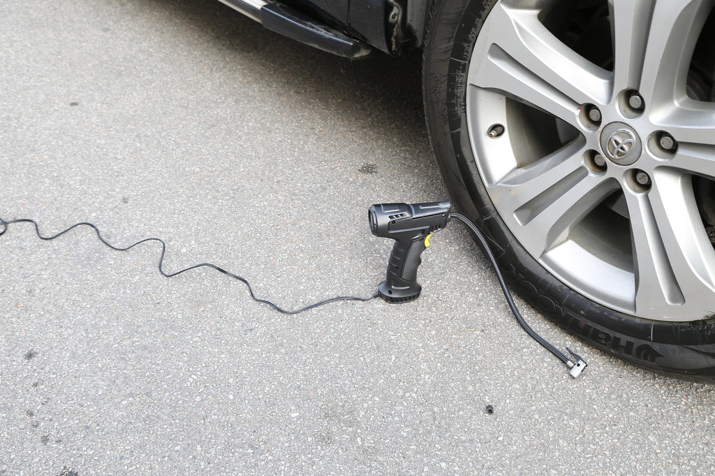 Portable Car Tire Inflator DC 12V Digital Car Air Compressor Electric Air Inflator With LED Light 150PSI